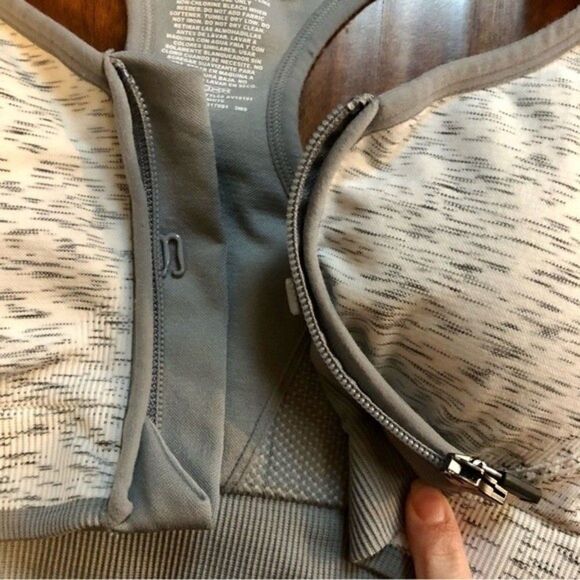 Women's Medium Support Seamless Zip-Front Sports Bra - Picture 4 of 7